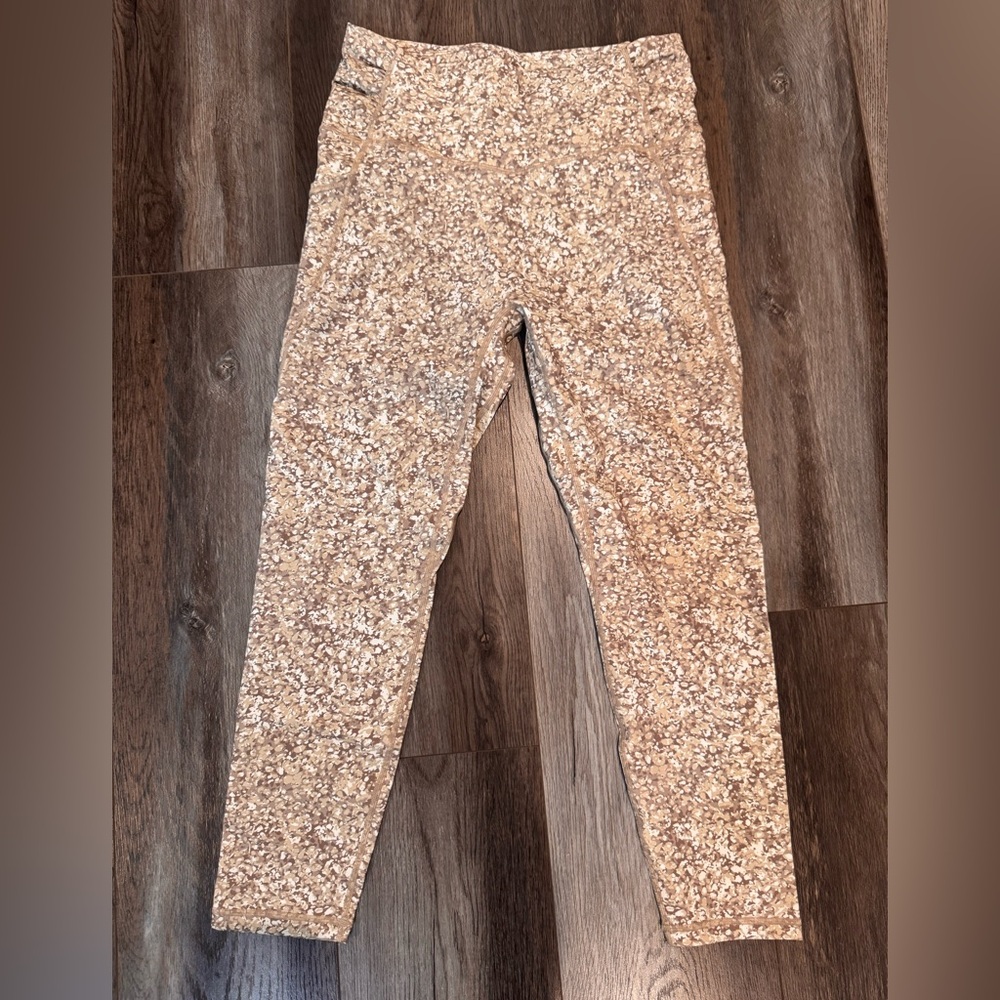 Chic Beige Floral Leggings